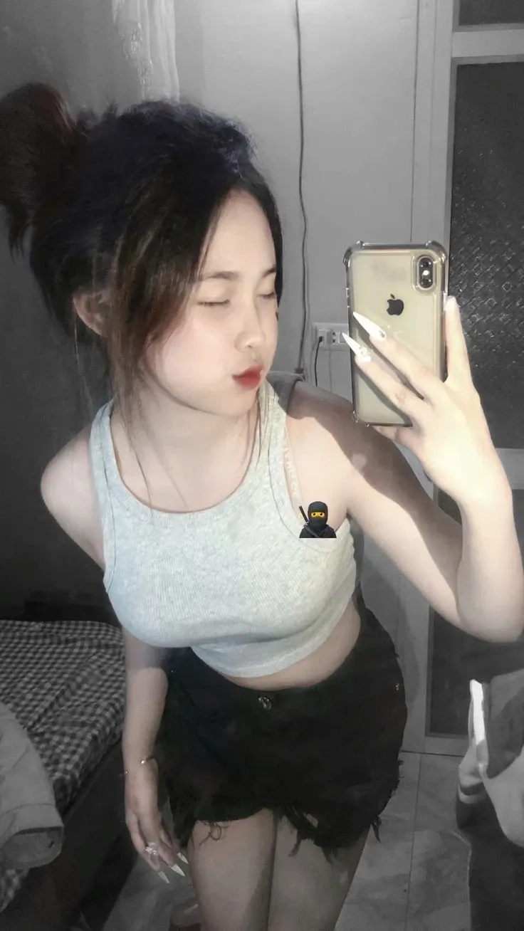 Ảnh gái mặc quần ngắn đi du lịch thể hiện vẻ đẹp phóng khoáng tự nhiên