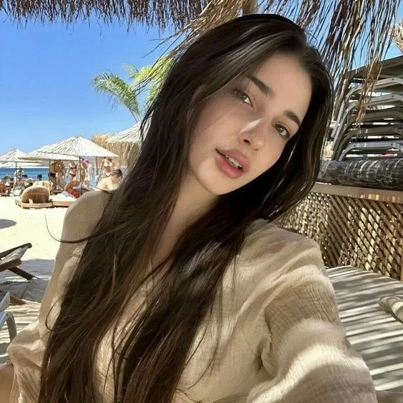 Người mẫu Mỹ với phong cách cổ điển thể hiện sự thanh lịch vượt thời gian