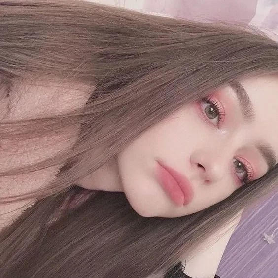 Ảnh người mẫu Tây chụp quảng cáo với ánh nhìn cuốn hút và ấn tượng