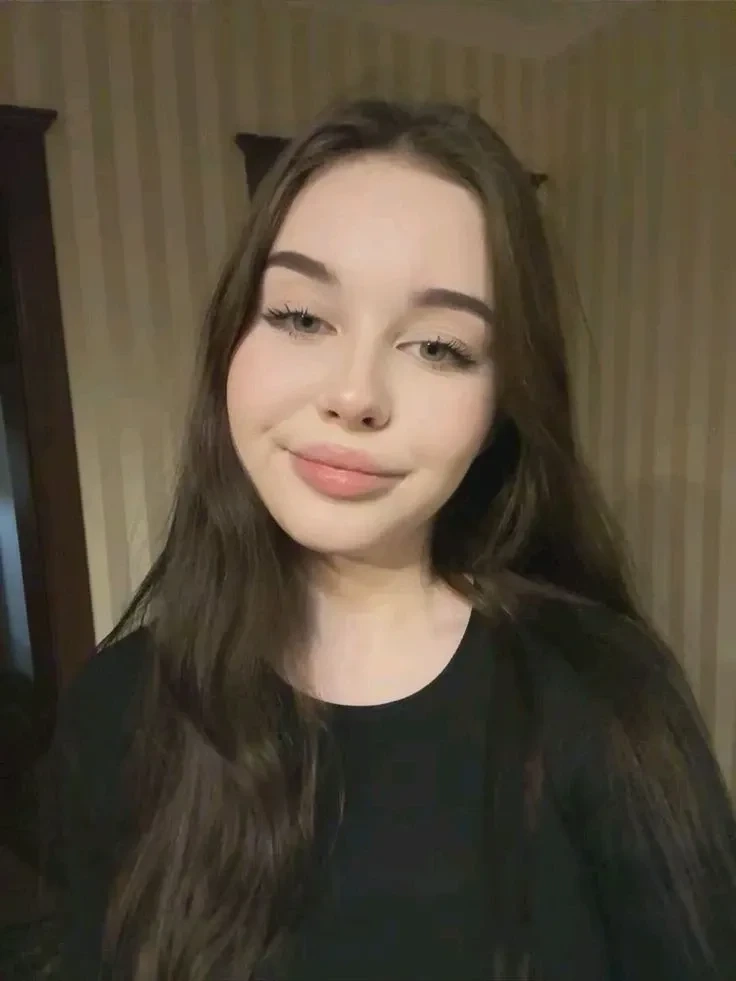 Ảnh hot girl Tây makeup với gương mặt nổi bật và cuốn hút