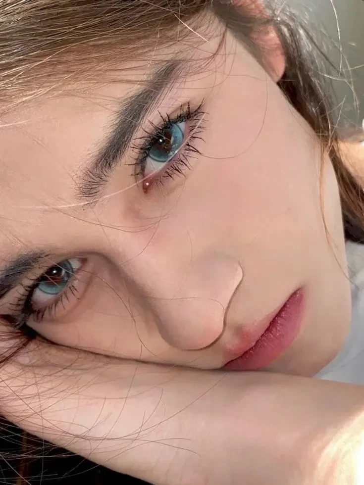 Ảnh hot girl Tây trên Instagram với góc chụp sống động và thu hút