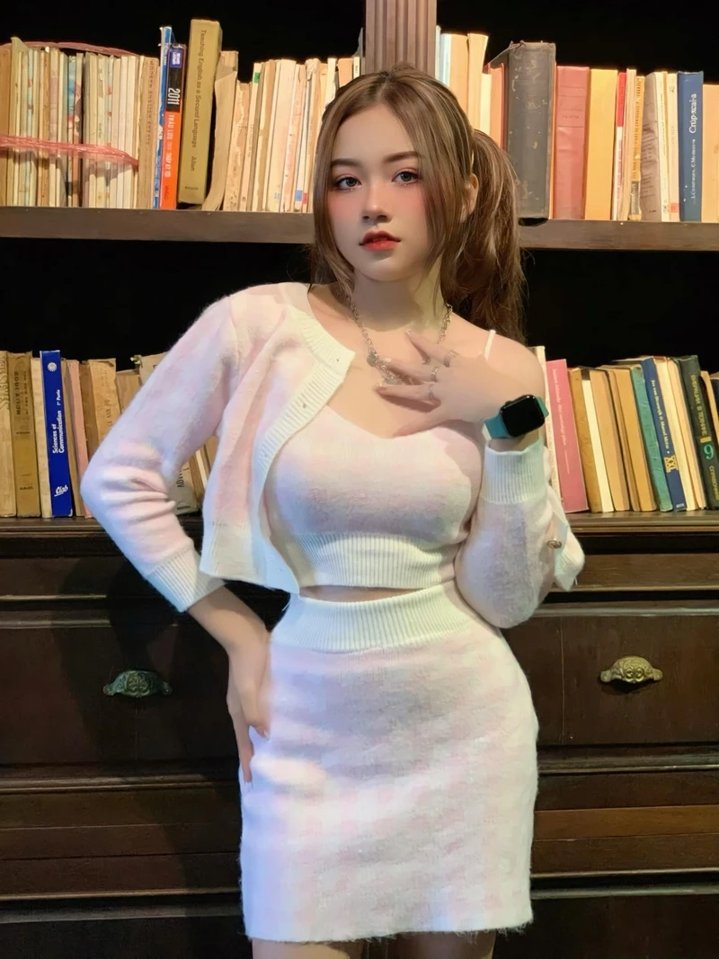 Gái xinh tóc dài đeo kính cute rất thu hút và đáng yêu