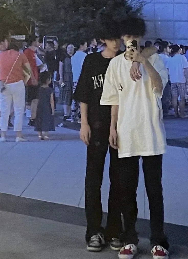 Hình ảnh cặp đôi lãng mạn mang lại cảm giác ngọt ngào trong tình yêu