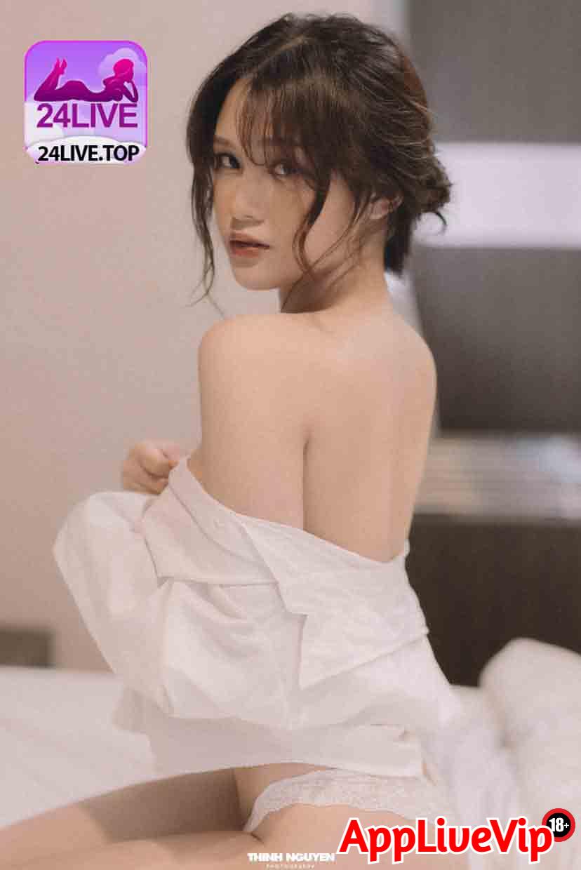 Hot girl xinh đẹp show hàng trên 24Live